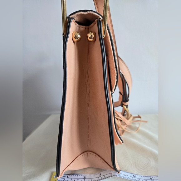 Elegant Light Pink Crossbody Bag - Picture 5 of 6